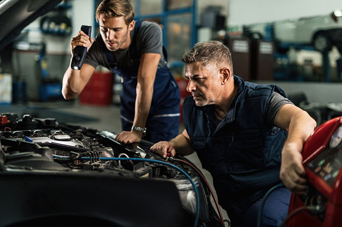 Compartiment Moteur Diesel Sous Le Capot, Composants Et Pièces De