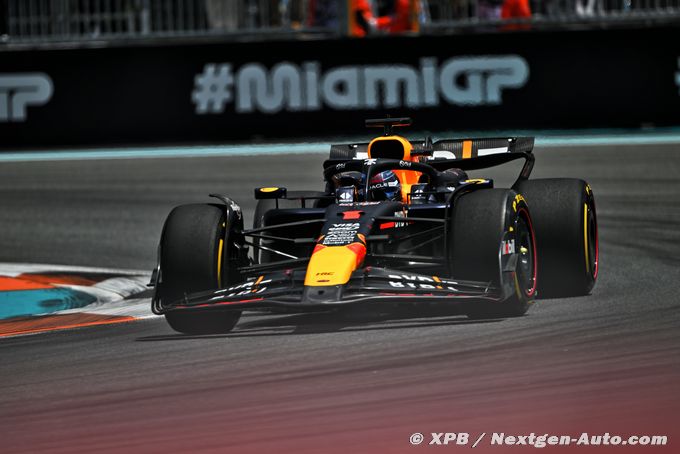 Verstappen enchaîne avec une pole (...)